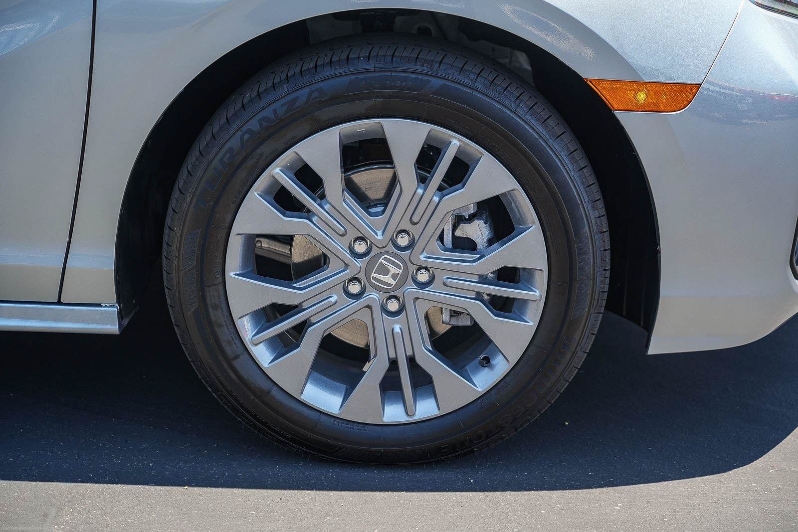 2026 Honda Odyssey Touring - Photo 9