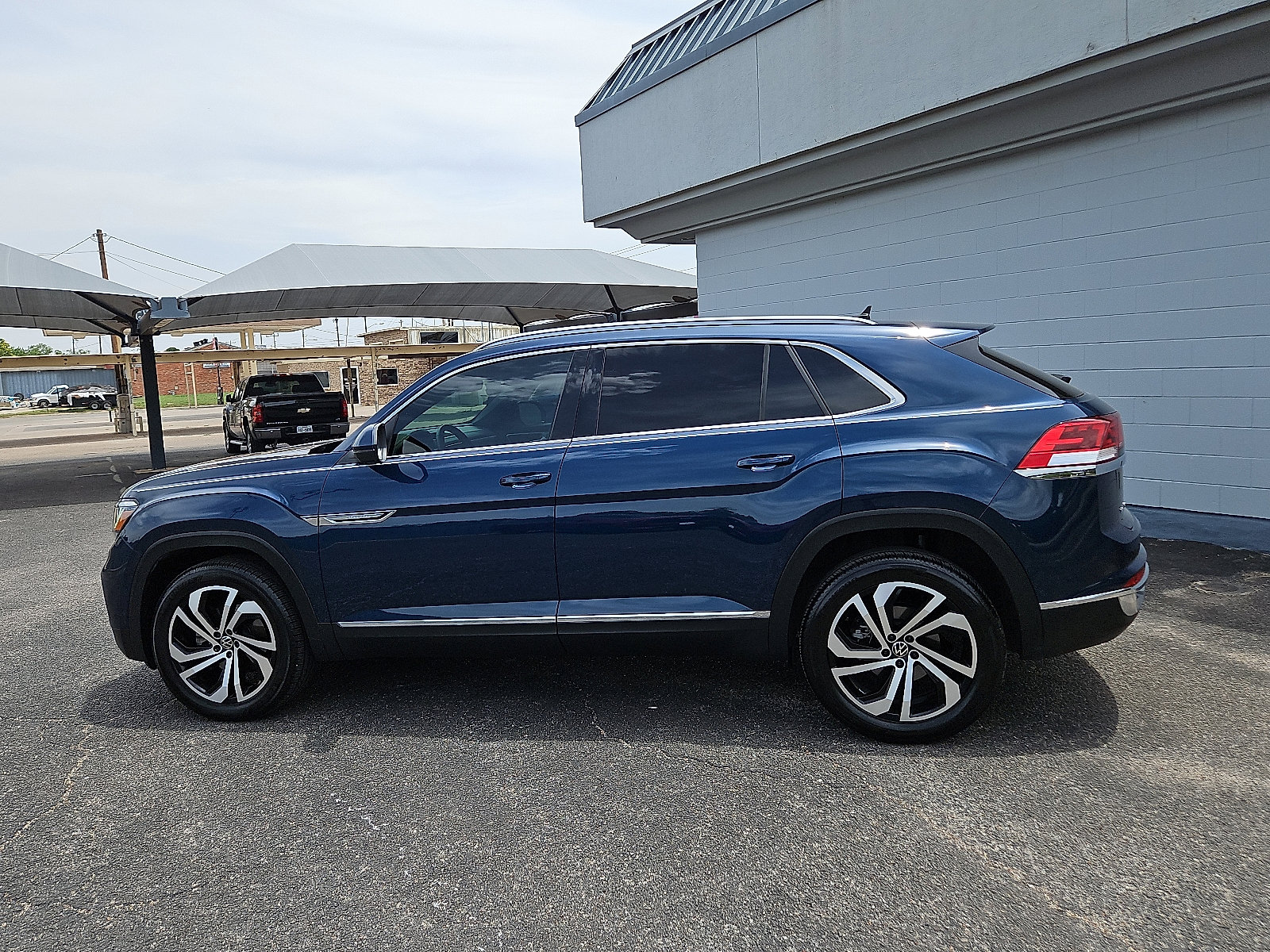 Used 2020 Volkswagen Atlas Cross Sport SEL Premium with VIN 1V2NE2CA2LC214108 for sale in San Angelo, TX