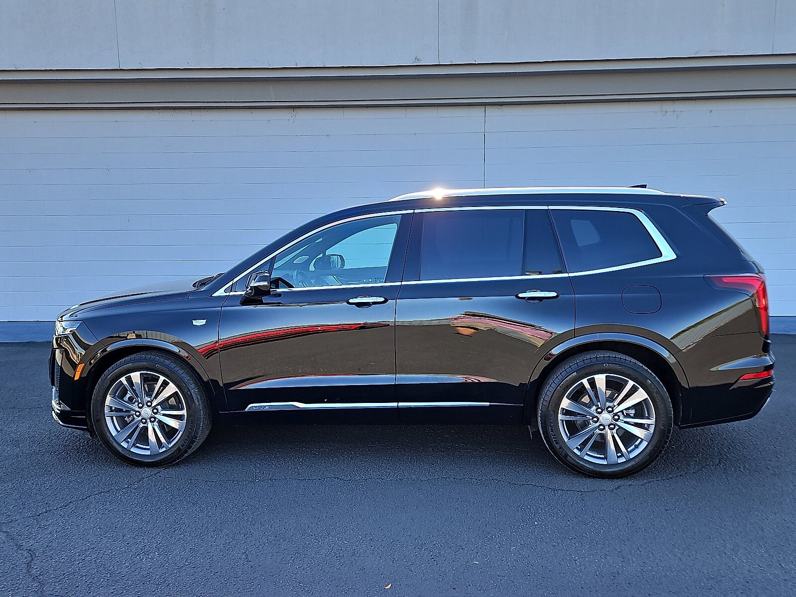 2024 Cadillac XT6 Premium Luxury photo 2