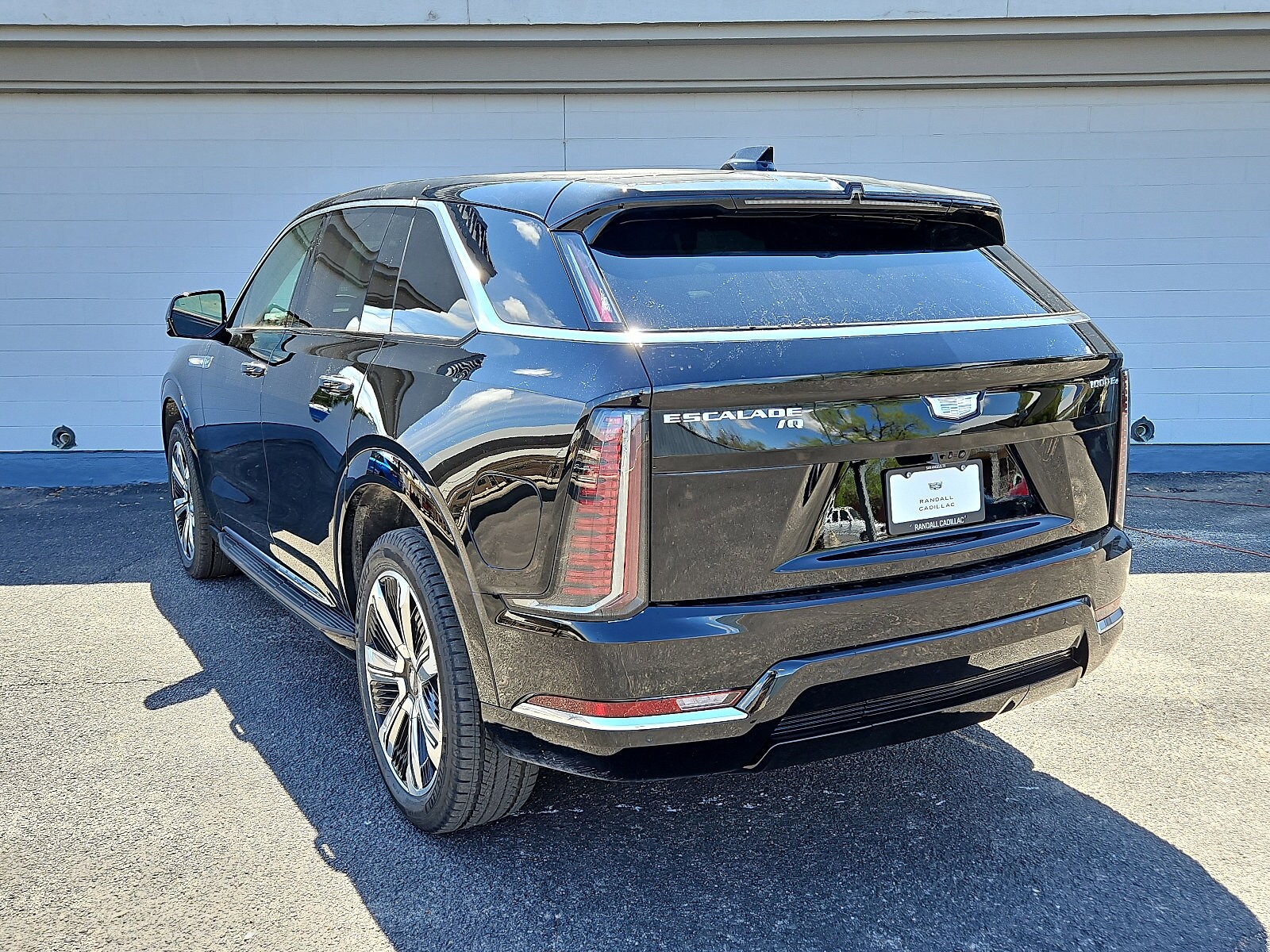 2025 Cadillac Escalade IQ Luxury photo 4