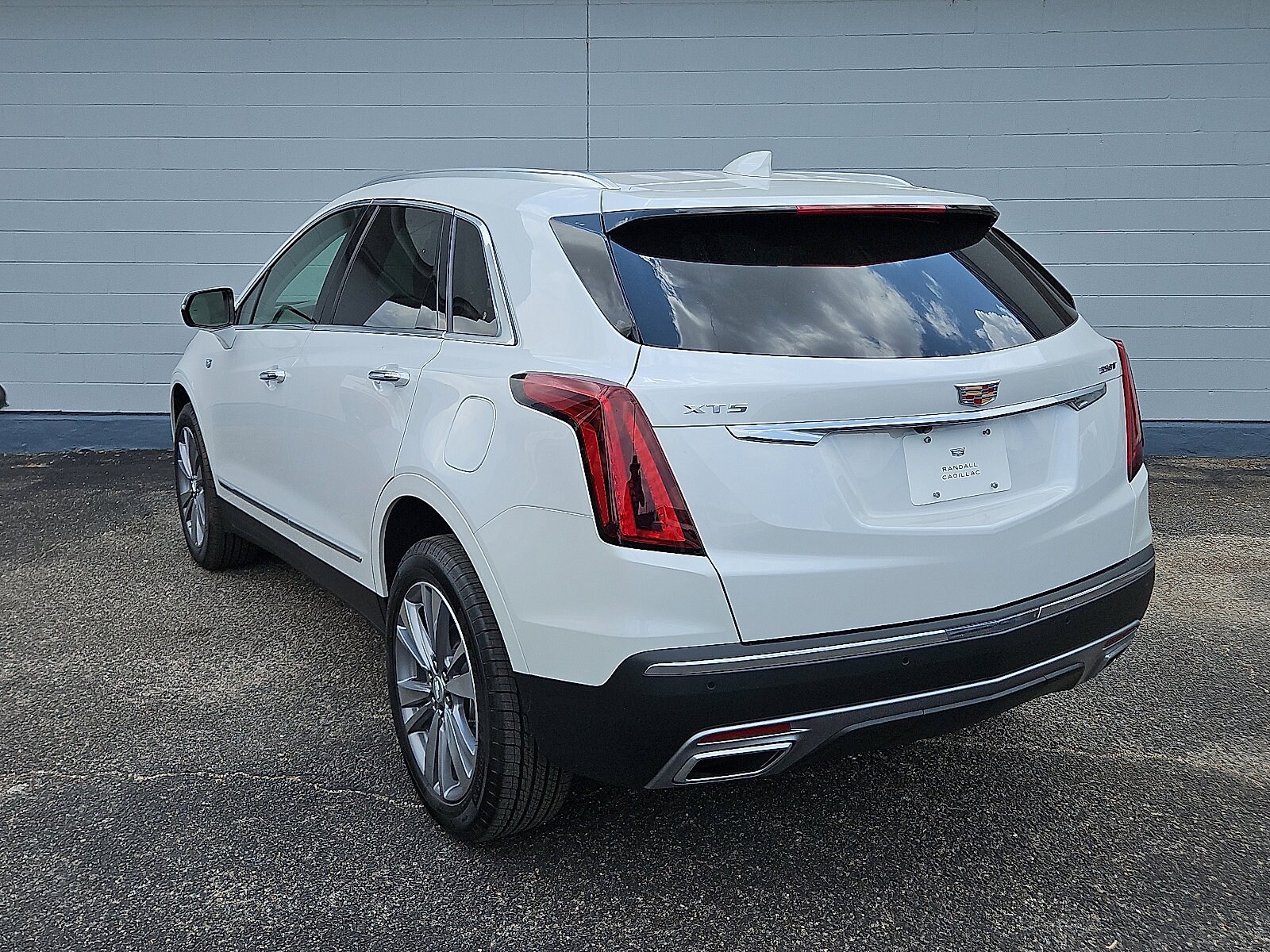2025 Cadillac XT5 Premium Luxury photo 3