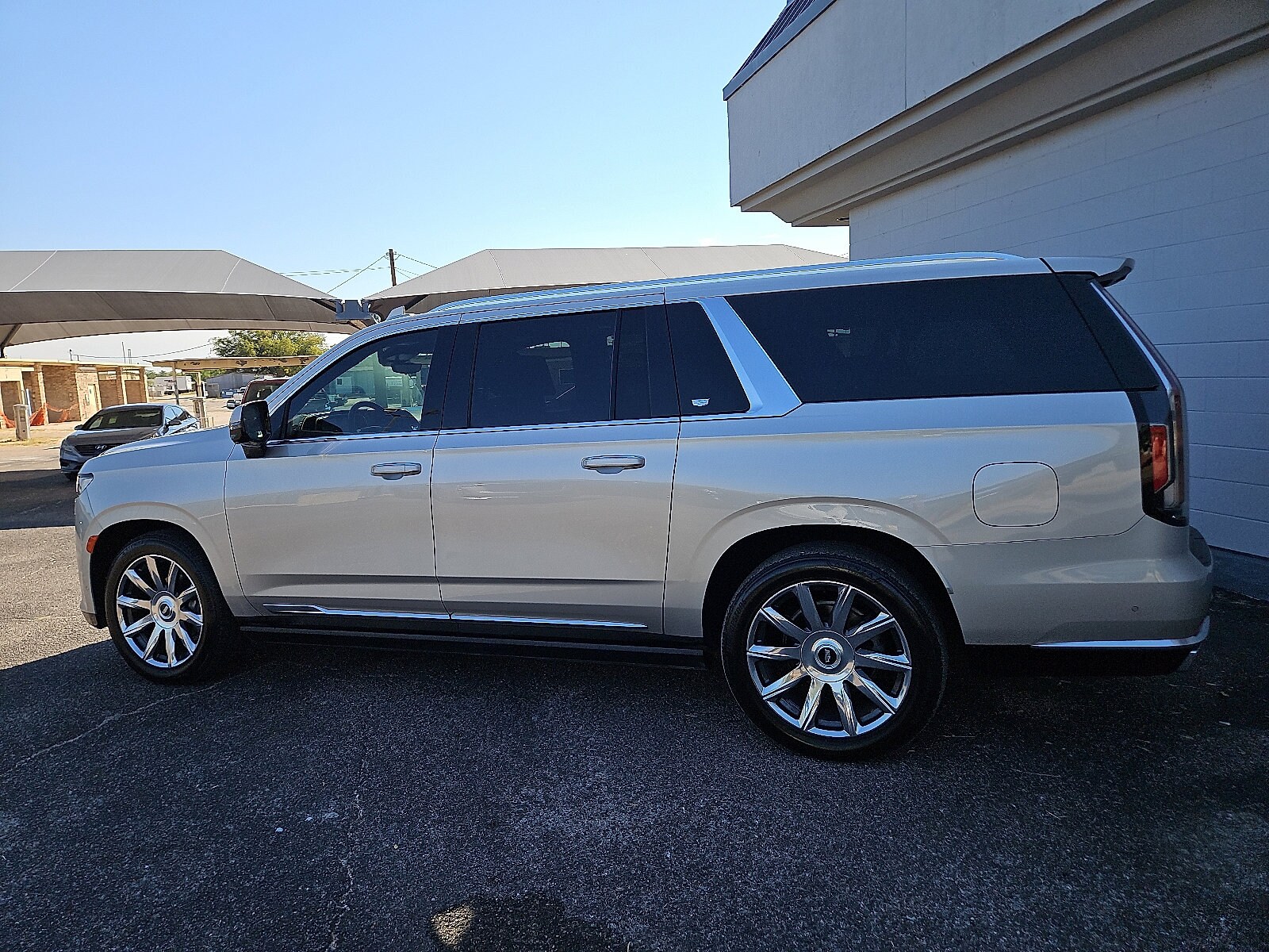 2021 Cadillac Escalade ESV Premium Luxury Platinum photo 2