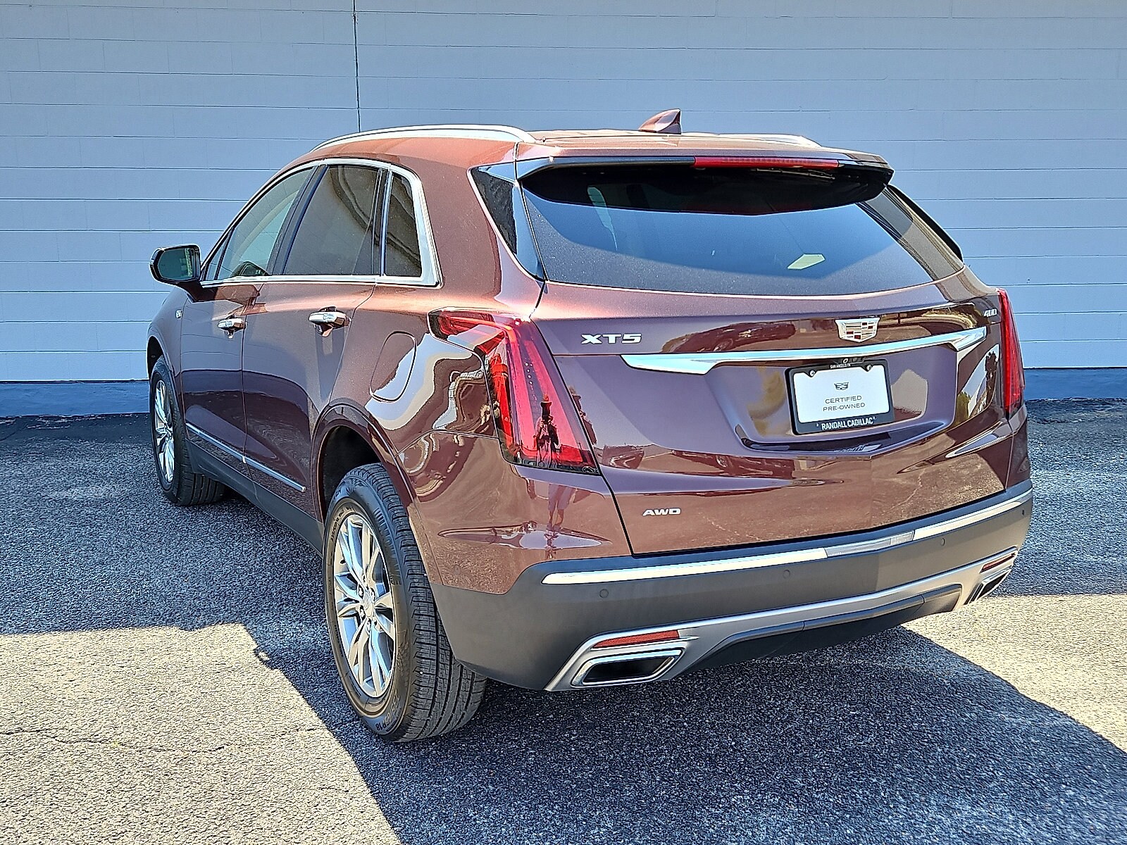 2022 Cadillac XT5 Premium Luxury photo 2
