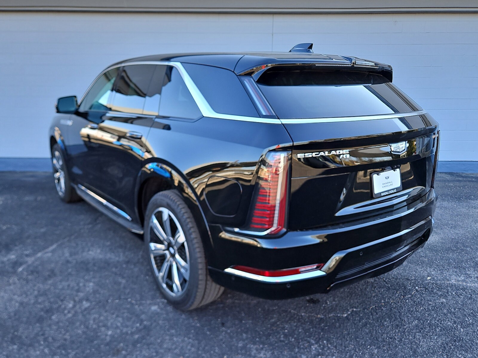 2025 Cadillac Escalade IQ Luxury photo 3