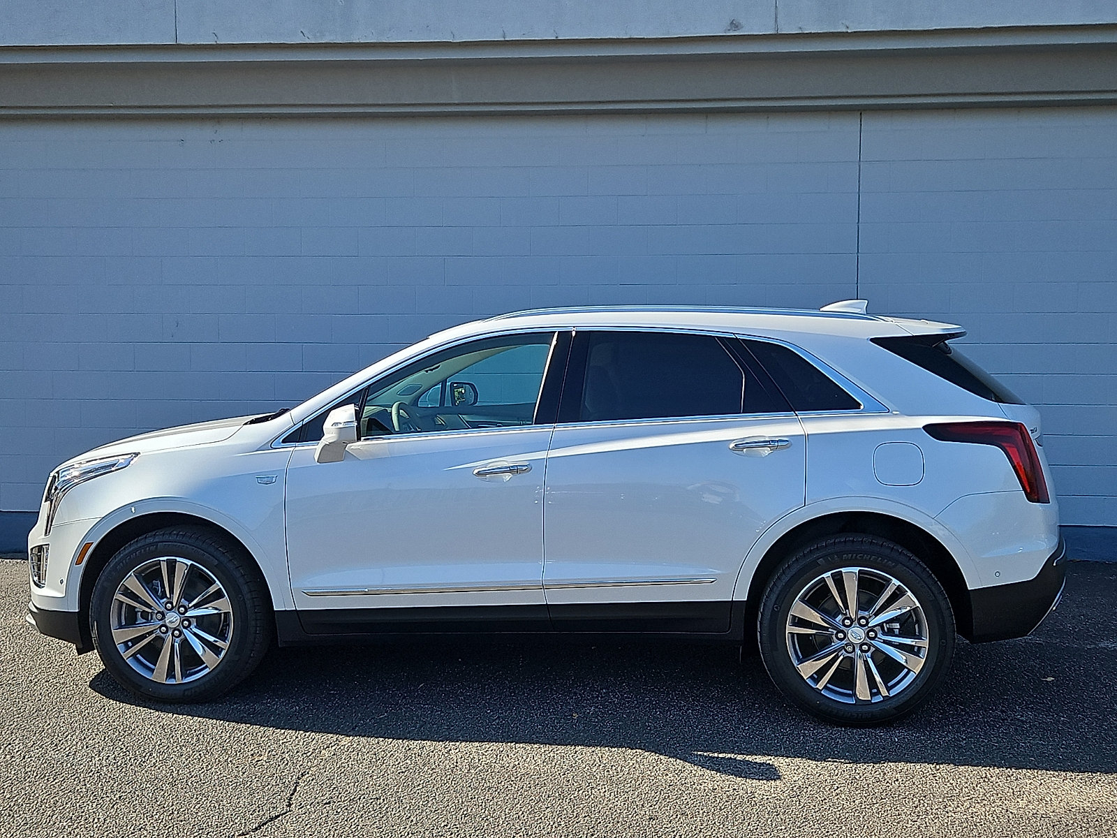 2026 Cadillac XT5 Premium Luxury - Photo 2
