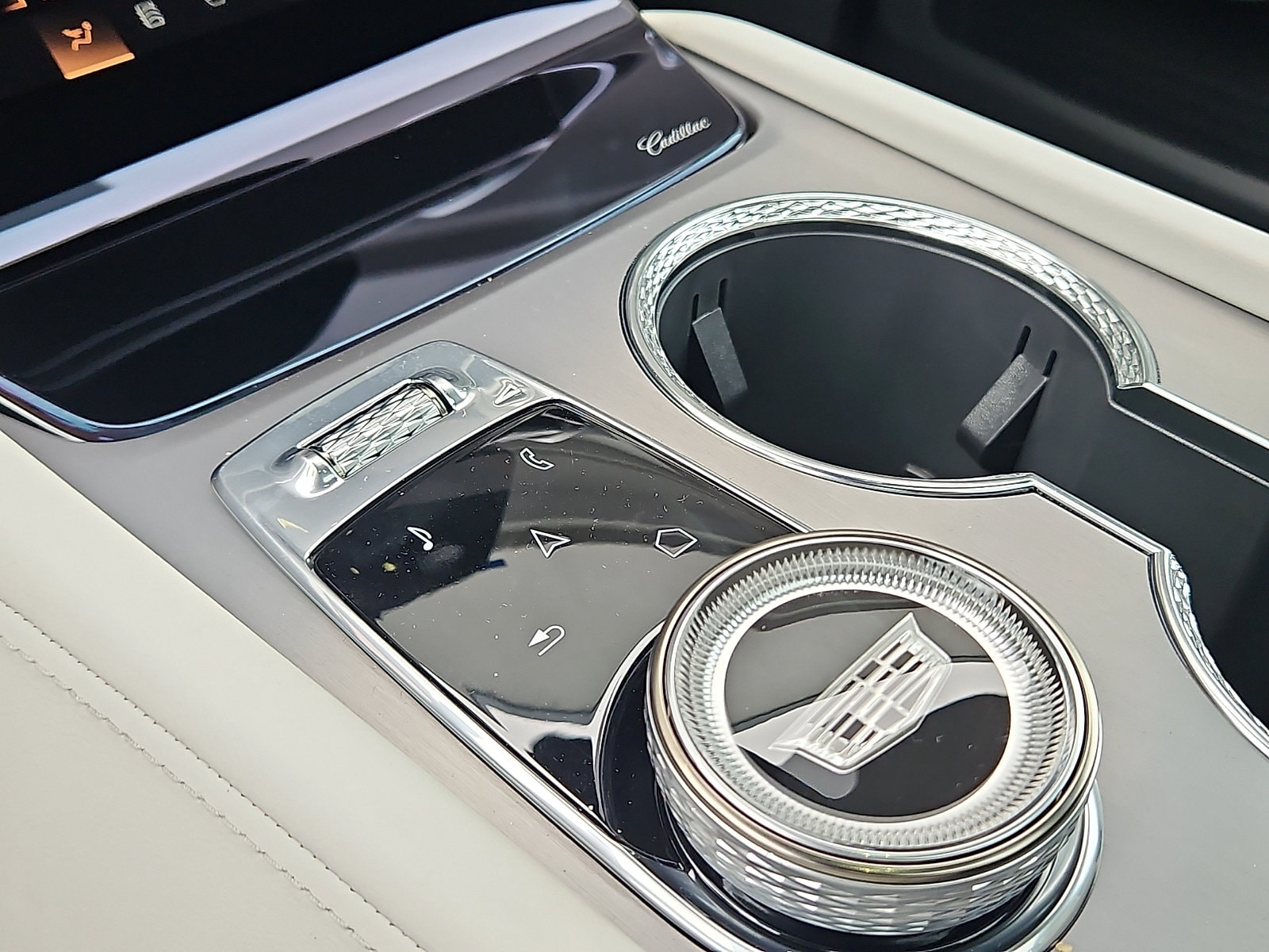 2027 Cadillac VISTIQ Sport - Photo 22