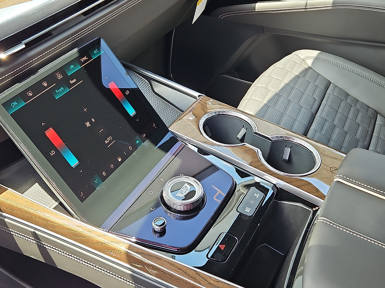 2026 Cadillac Escalade Platinum Sport - Photo 23