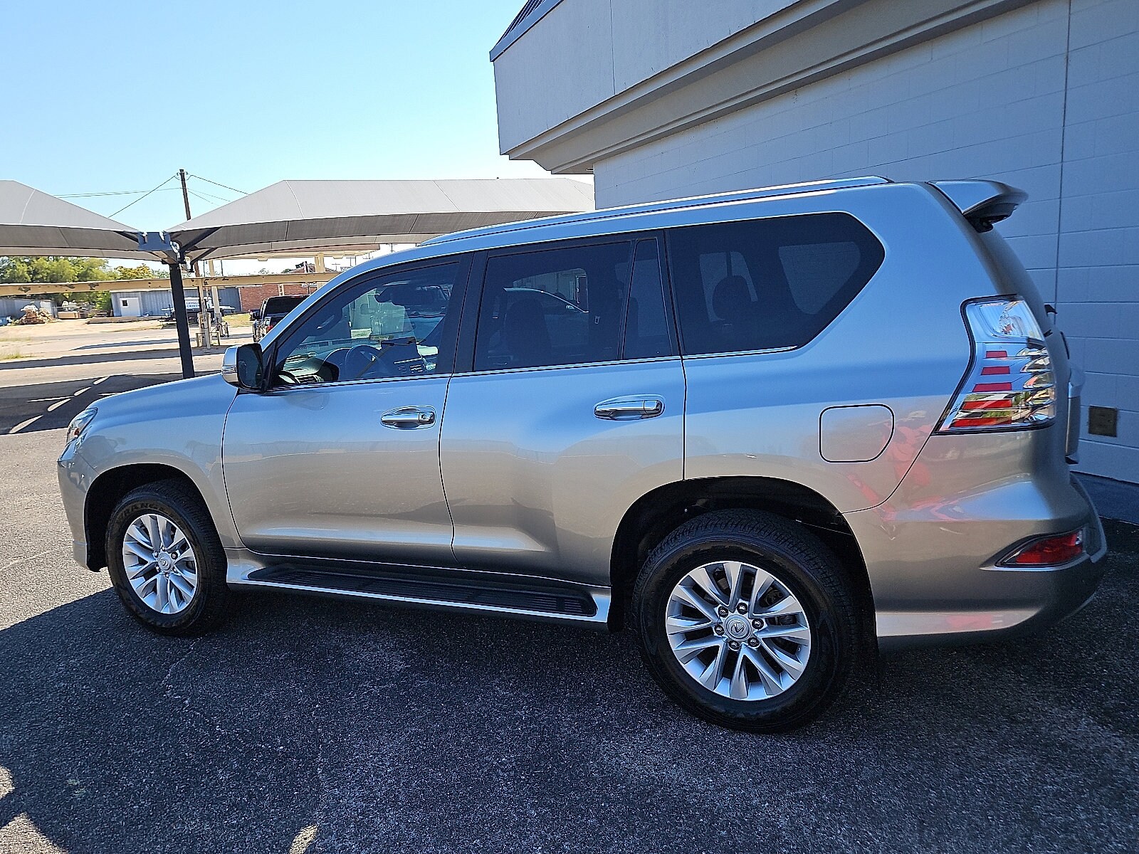 2022 Lexus GX 460 Premium photo 2