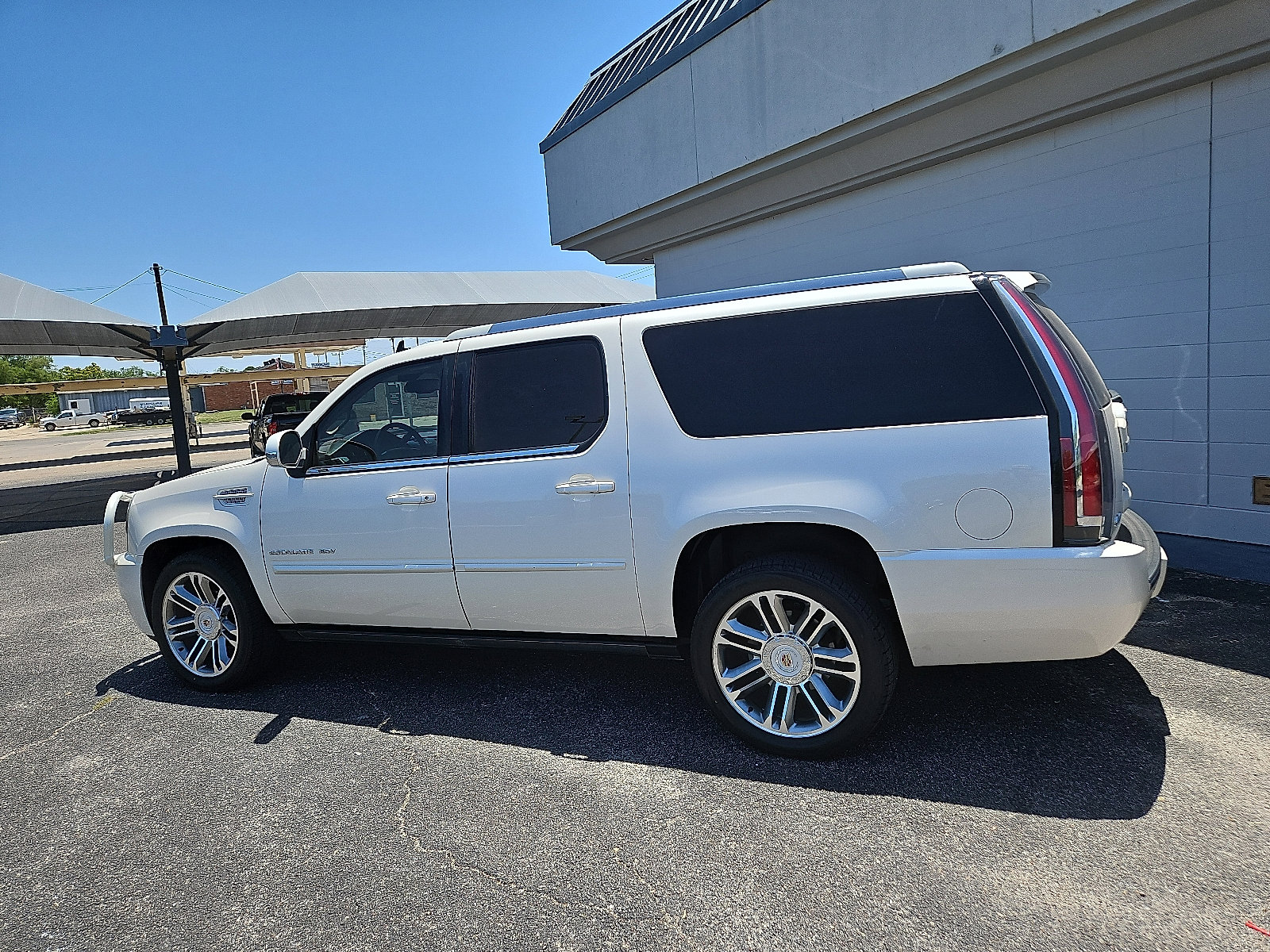 Used 2014 Cadillac Escalade ESV Premium with VIN 1GYS3JEF7ER125612 for sale in San Angelo, TX
