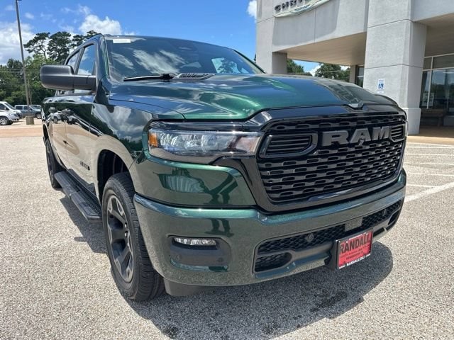 New 2026 Ram 1500 EXPRESS CREW CAB 4X4 5'7 BOX