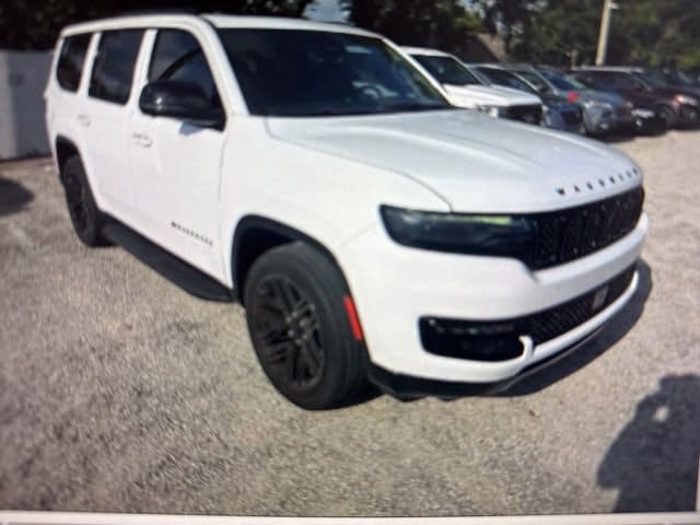 2023 Jeep Wagoneer Series II Carbide's photo