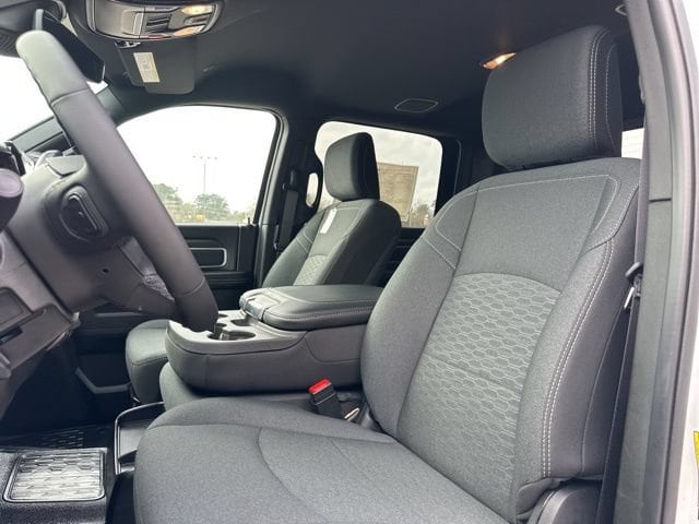 2026 RAM 3500 Chassis Big Horn - Photo 10