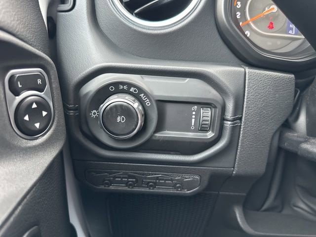 2026 Jeep Wrangler 4-Door Sahara - Photo 29