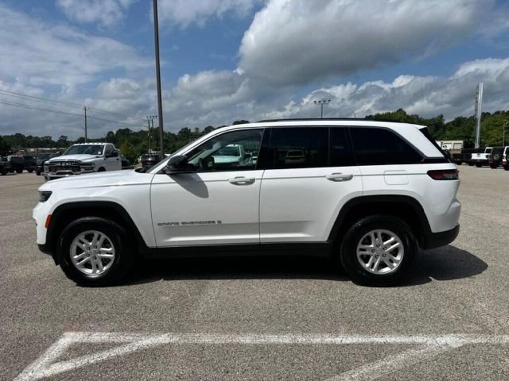 Used 2024 Jeep Grand Cherokee Laredo Laredo 4x2