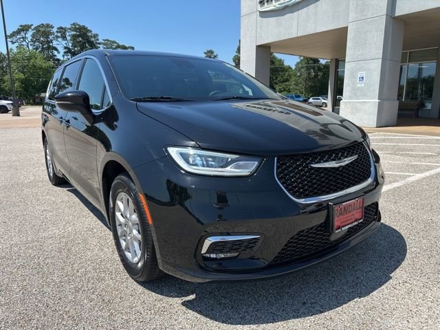 2025 Chrysler Pacifica Select's photo