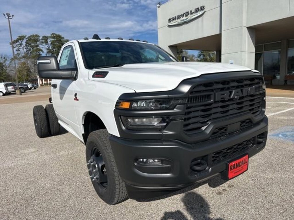 New 2026 Ram 3500 Chassis Cab TRADESMAN REGULAR 4X4 60' CA Pickup