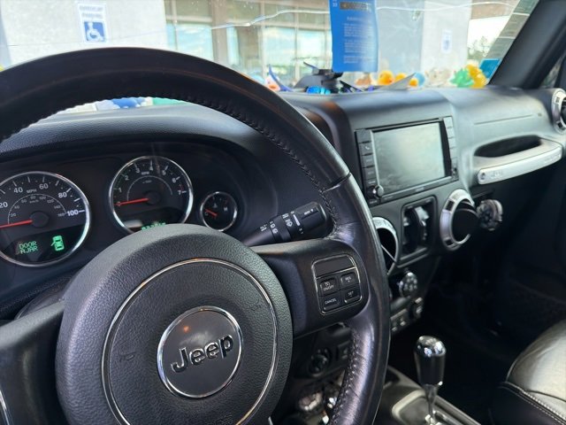 2016 Jeep Wrangler Unlimited Rubicon photo 2