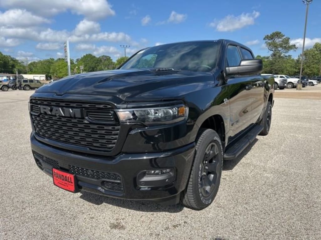 New 2026 Ram 1500 EXPRESS CREW CAB 4X4 5'7 BOX Pickup