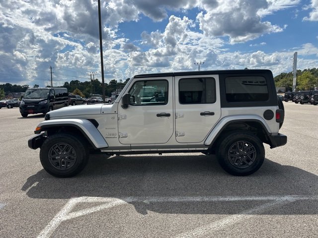 2023 Jeep Wrangler Sahara photo 4