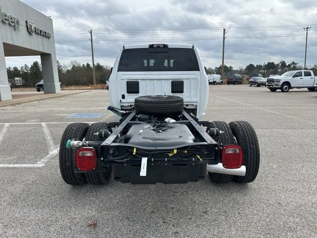 2026 RAM 3500 Chassis Big Horn - Photo 6