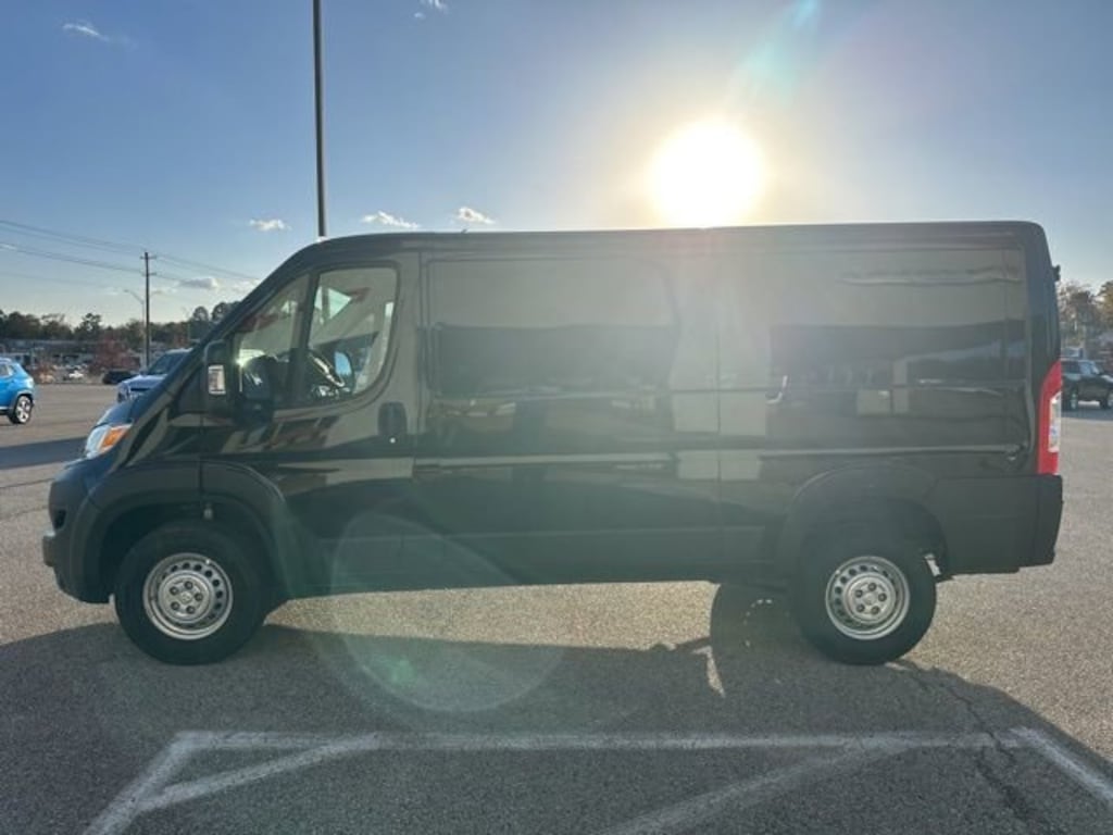 New 2026 Ram ProMaster PROMASTER 1500 TRADESMAN CARGO VAN LOW ROOF 136' W Cargo Van
