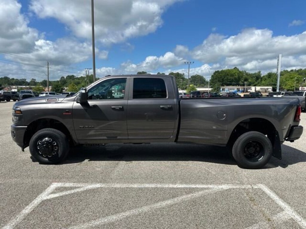 New 2026 Ram 3500 LONE STAR CREW CAB 4X4 8' BOX Pickup