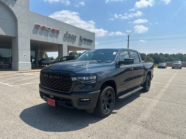 New 2026 Ram 1500 EXPRESS CREW CAB 4X4 5'7 BOX