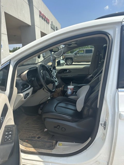 2021 Chrysler Voyager LXi photo 2