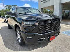 2026 Ram 1500 EXPRESS CREW CAB 4X2 5'7 BOX Pickup