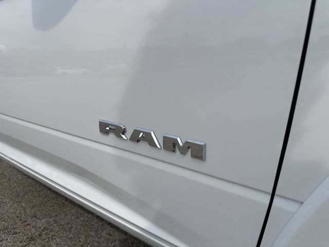 2026 RAM 3500 Chassis Big Horn - Photo 43