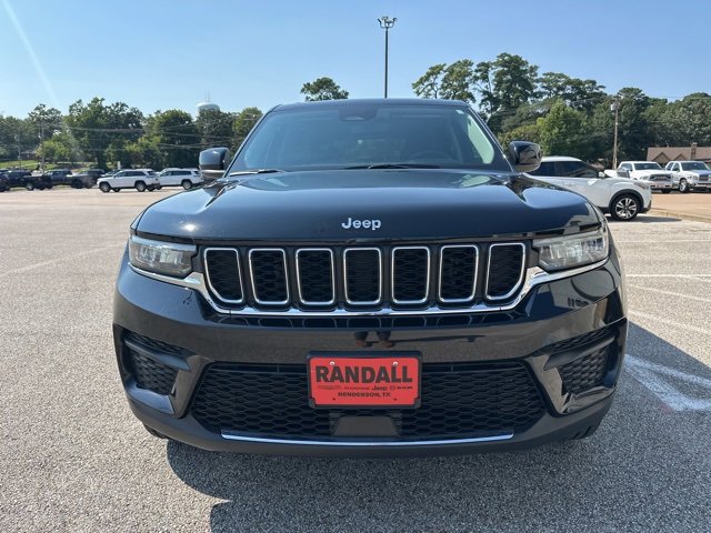 2023 Jeep Grand Cherokee Laredo photo 2