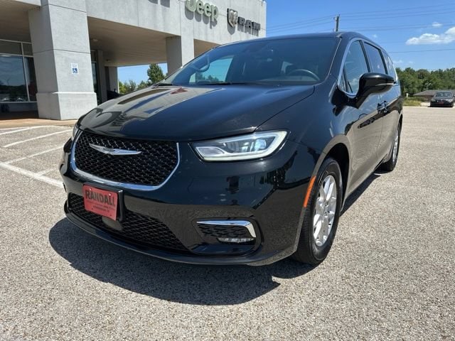 Certified Pre-Owned 2025 Chrysler Pacifica Select