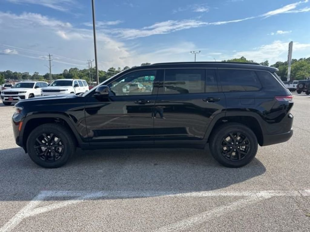New 2026 Jeep Grand Cherokee L LAREDO ALTITUDE 4X4 Sport Utility