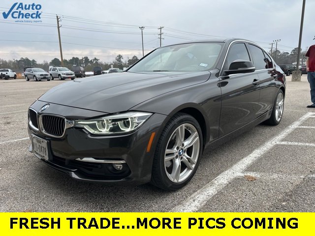 2017 BMW 3 Series 330's photo