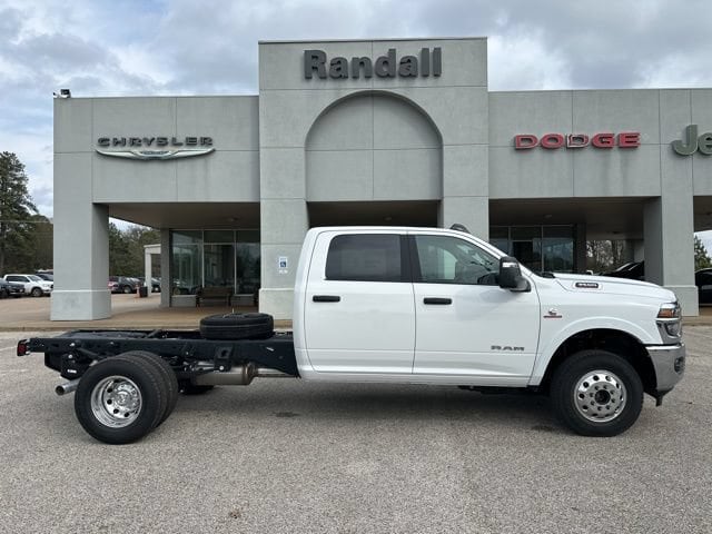 2026 RAM 3500 Chassis Big Horn - Photo 8