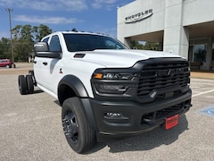 2026 Ram 5500 Chassis Cab TRADESMAN  CREW  4X4 84' CA Pickup