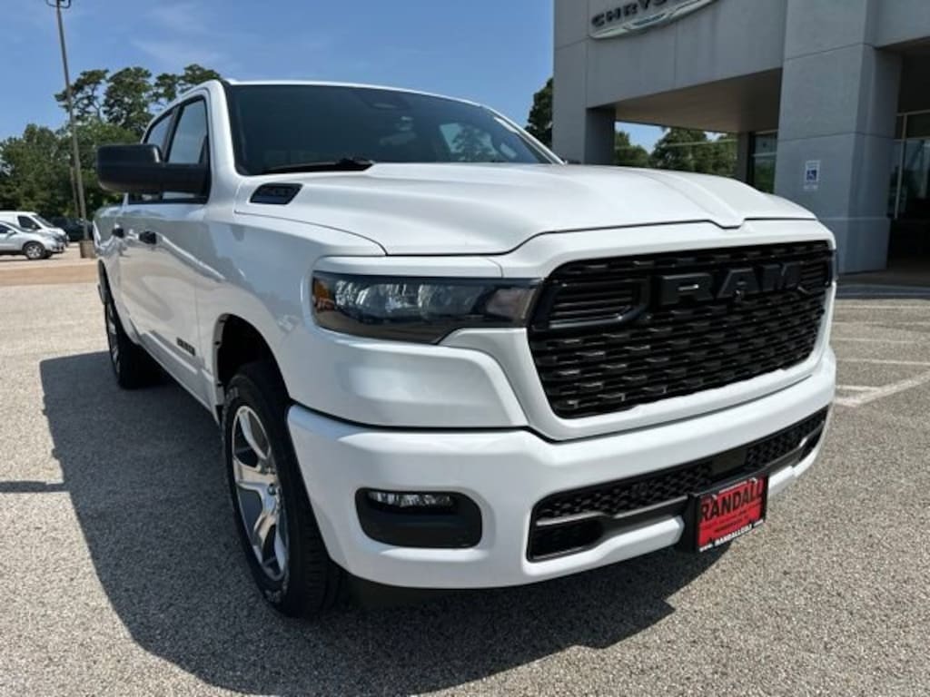 New 2026 Ram 1500 EXPRESS CREW CAB 4X2 5'7 BOX Pickup