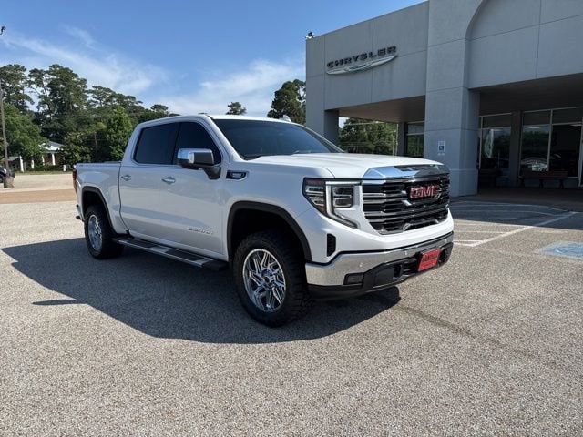 2022 GMC Sierra 4WD Crew Cab Short Box SLT's photo
