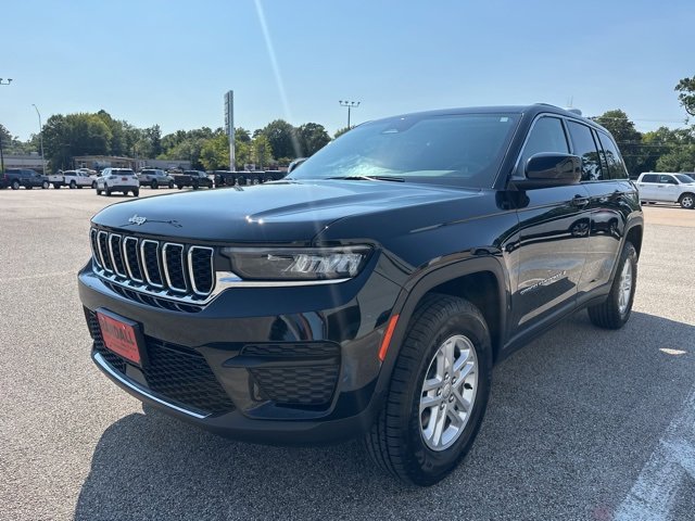 2023 Jeep Grand Cherokee Laredo photo 3
