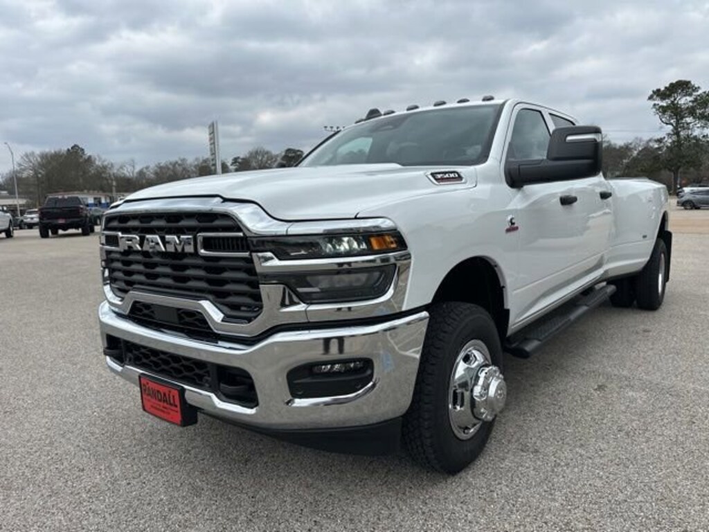 New 2026 Ram 3500 TRADESMAN CREW CAB 4X4 8' BOX Pickup