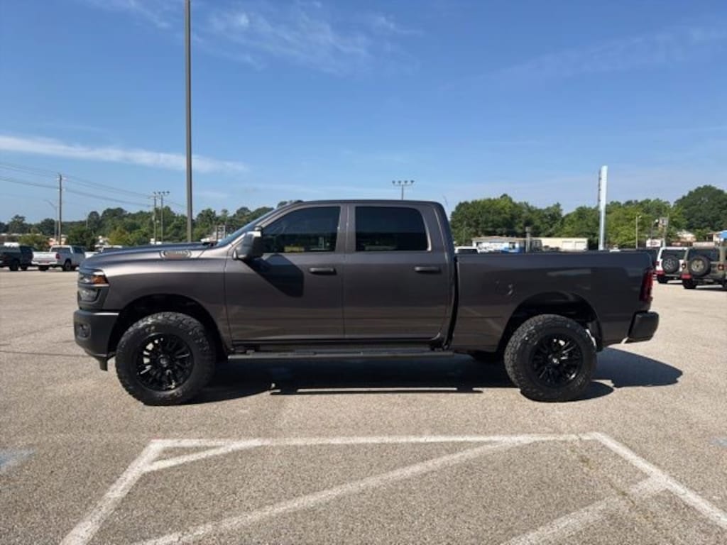 New 2026 Ram 2500 TRADESMAN CREW CAB 4X4 6'4 BOX Pickup