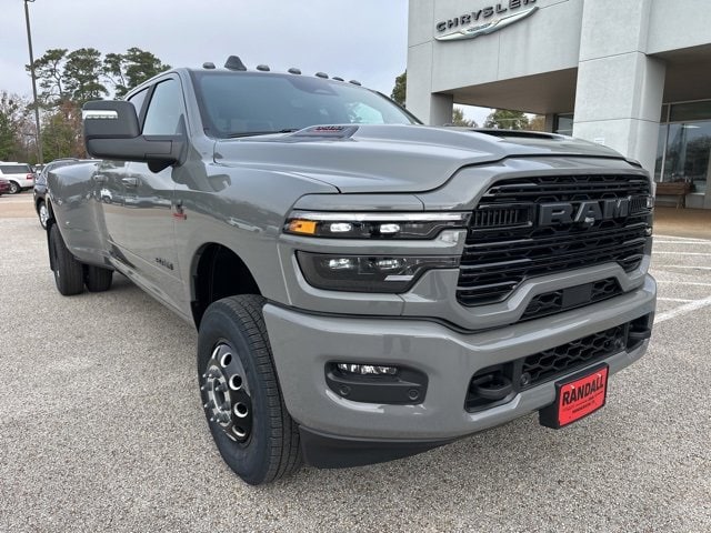 2026 RAM Ram 3500 Pickup Laramie's photo