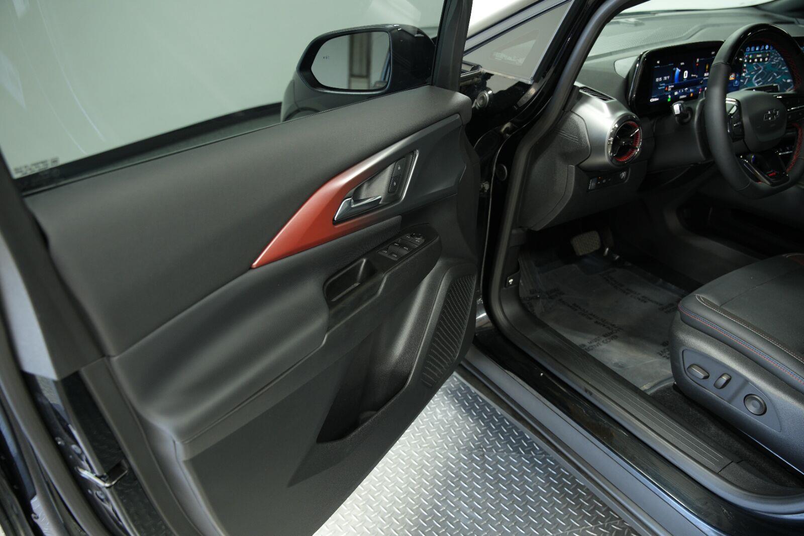 2024 Chevrolet Equinox EV Launch Edition - Photo 34