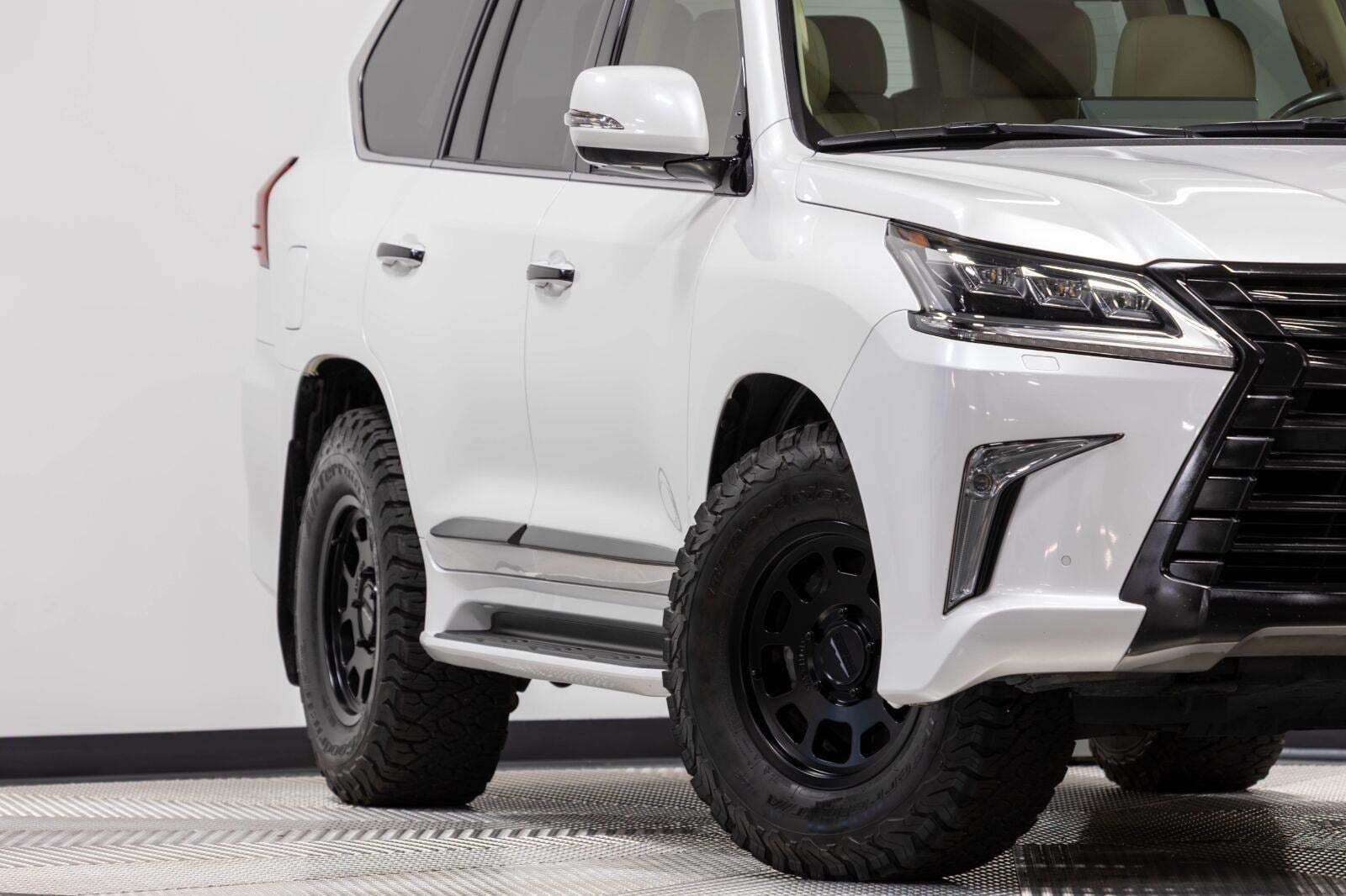 Used 2018 Lexus LX 570 with VIN JTJHY7AX2J4264439 for sale in Kansas City