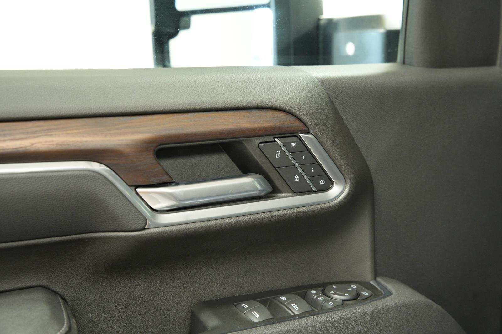 2025 GMC Sierra 2500HD SLT - Photo 23