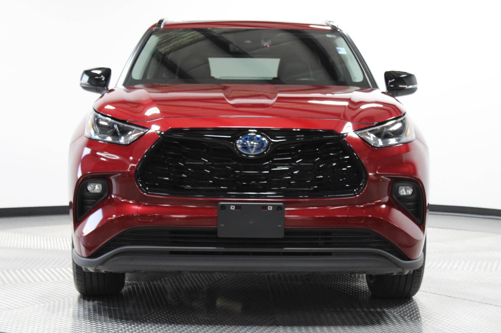 Used 2024 Toyota Highlander XLE Nightshade with VIN 5TDKARAH8RS529897 for sale in Kansas City