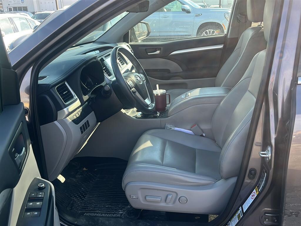 Used 2019 Toyota Highlander Hybrid XLE SUV