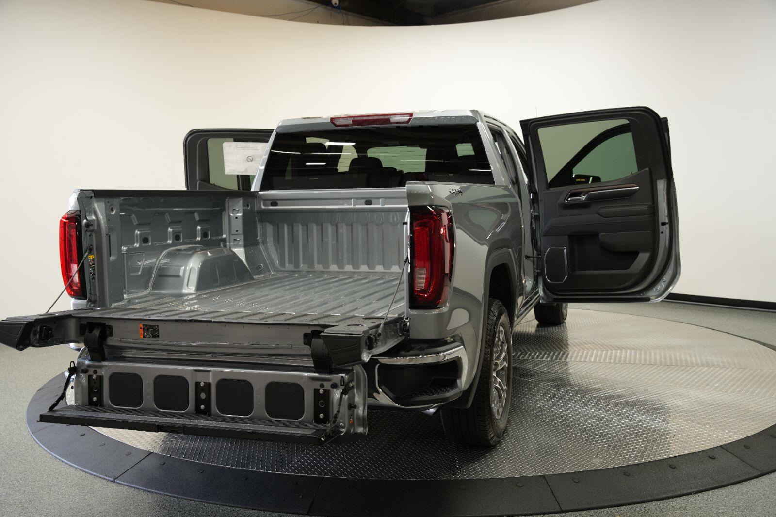 2026 GMC Sierra 1500 SLT - Photo 14