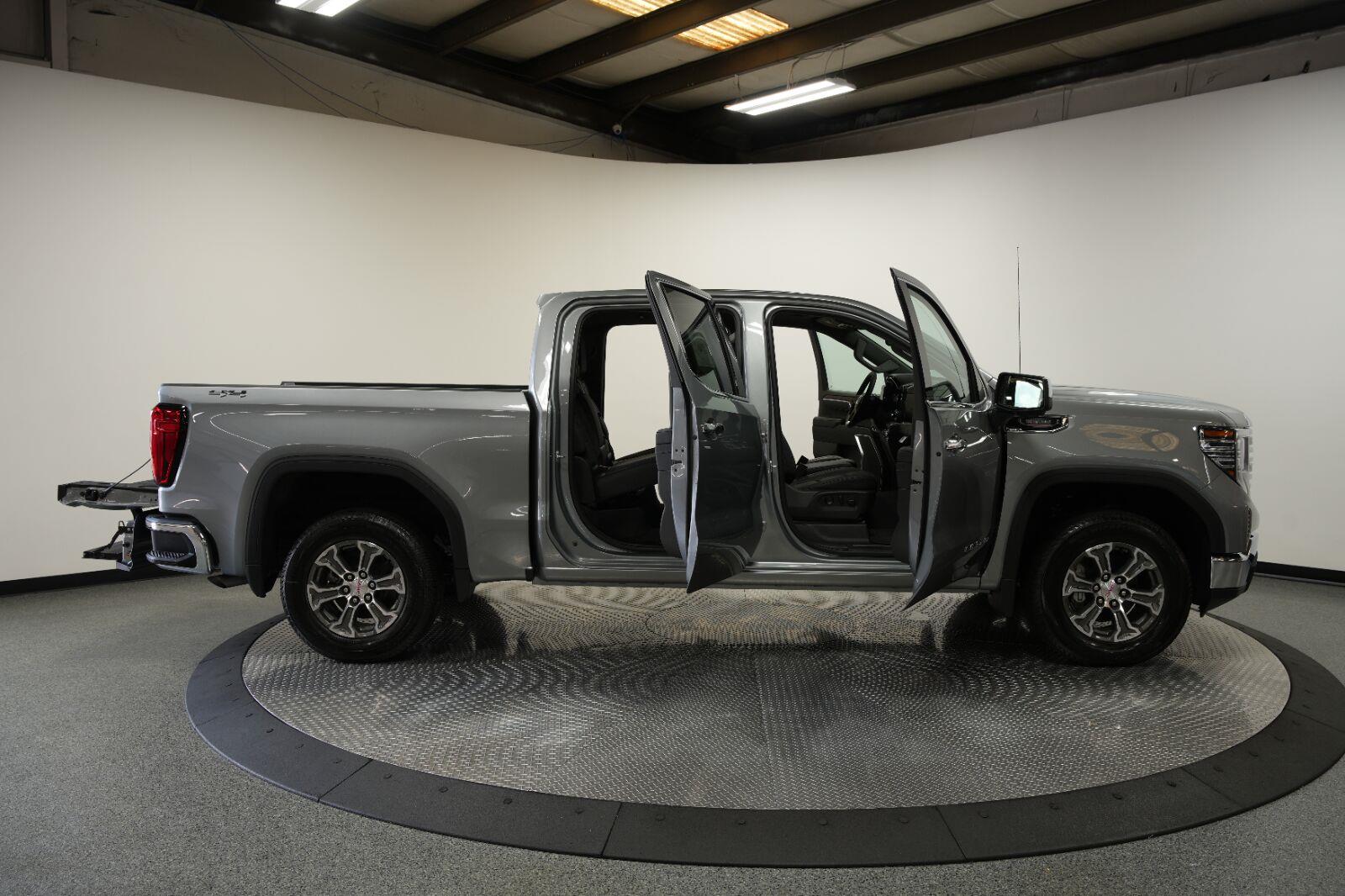 2026 GMC Sierra 1500 SLT - Photo 11