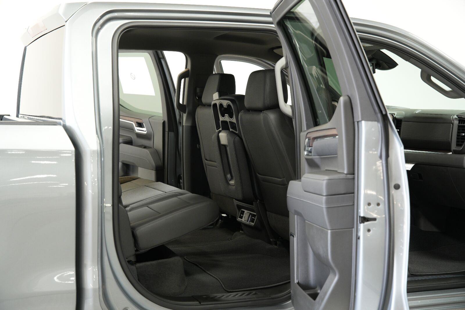2026 GMC Sierra 1500 SLT - Photo 13